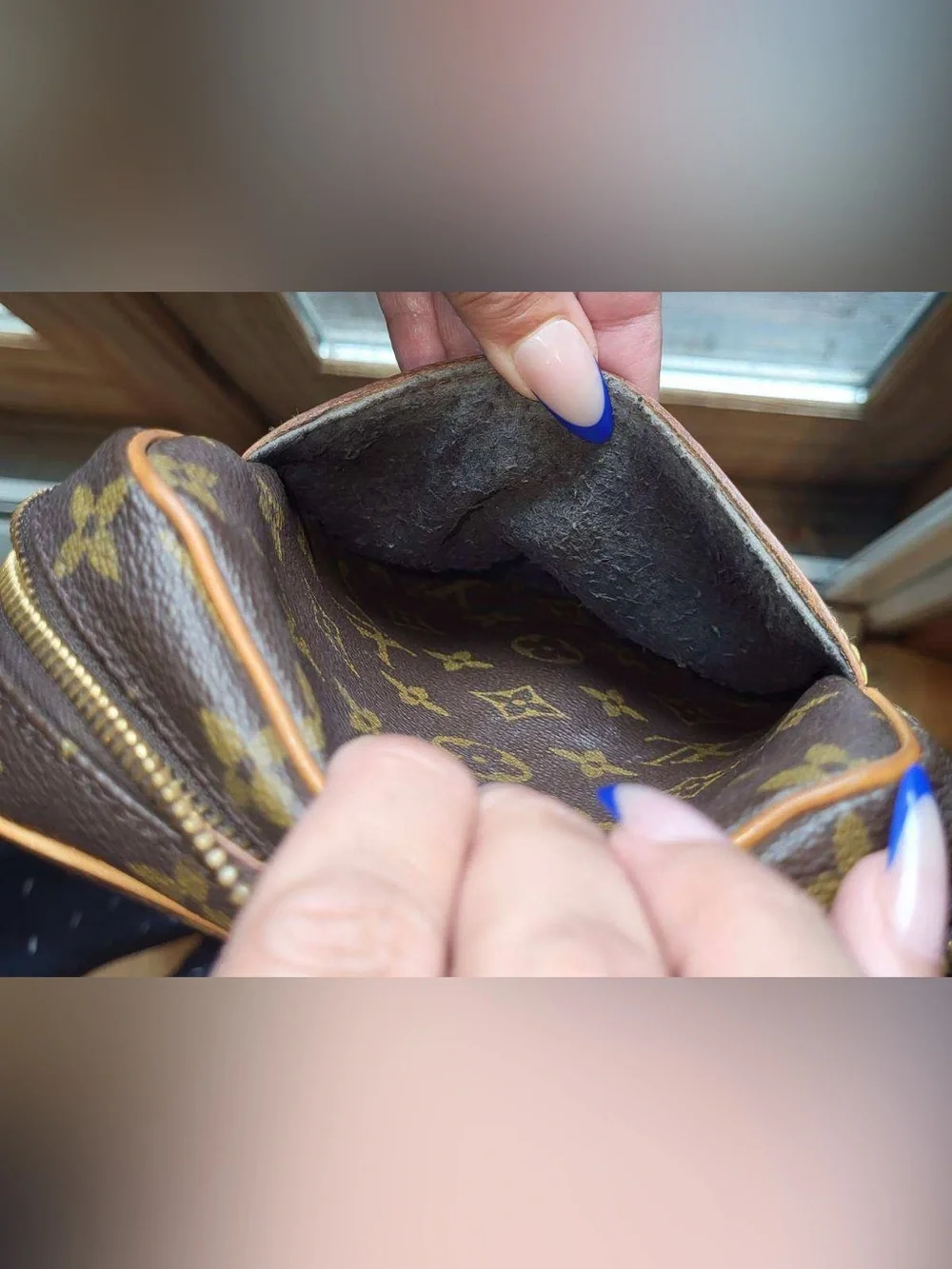 Louis Vuitton compact louis